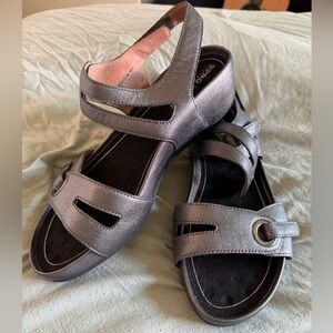 Abeo Metallic Gray Slingback Sandals